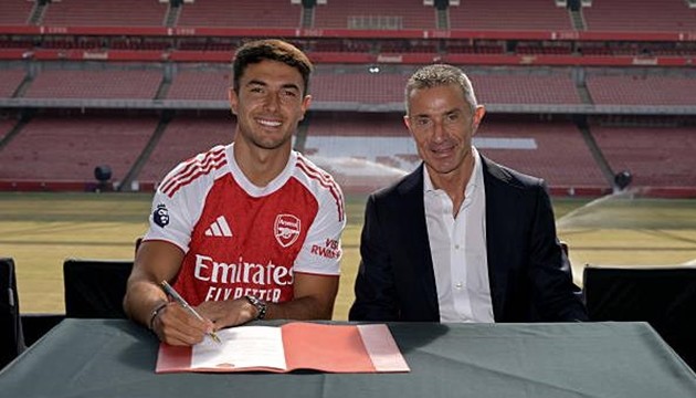 Martin Zubimendi chính thức gia nhập Arsenal.