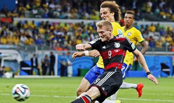 André Schürrle vẫn hành hạ Brazil trong hiệp 2