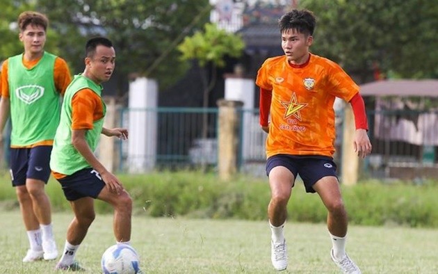 Hà Tĩnh đôn nhiều cầu thủ trẻ lên đội một. 