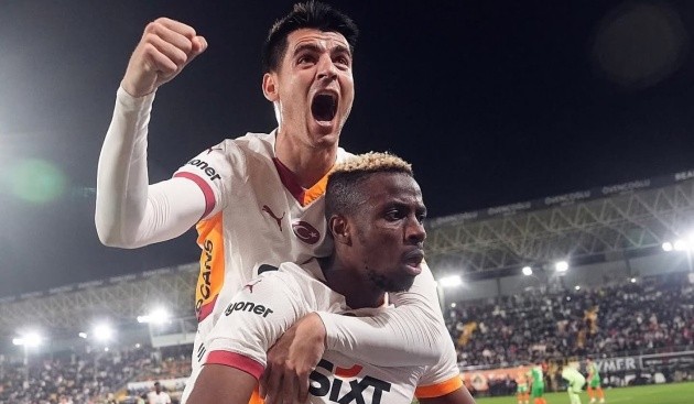 Osimhen có thể bị bán đứt cho Galatasaray.