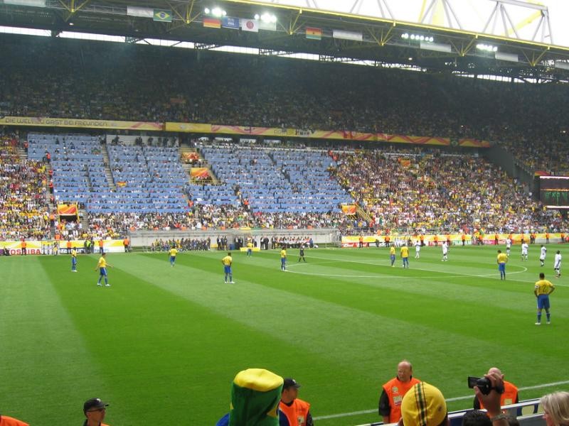 Signal Iduna Park là 1 trong những sân đấu được chọn để tổ chức WC2006