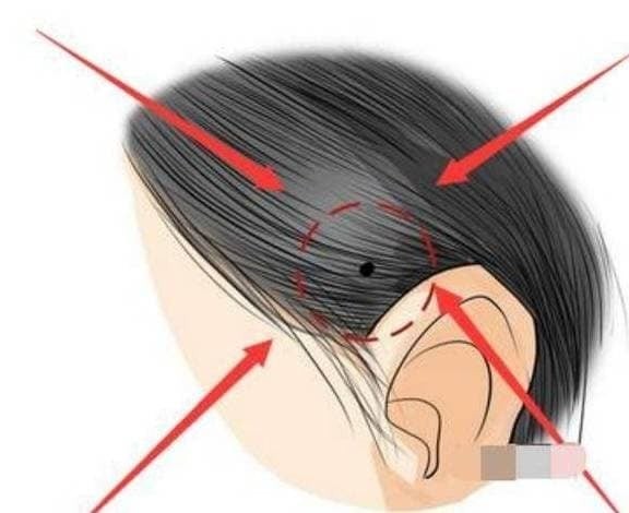 Nốt ruồi trong tóc được gọi là nốt ruồi ẩn – khó nhìn thấy, nhưng lại mang giá trị rất lớn trong nhân tướng học. Người có đặc điểm này thường có vận khí cực tốt, được tổ tiên phù trợ và có mối quan hệ thân thiết, hỗ trợ từ phía họ hàng.