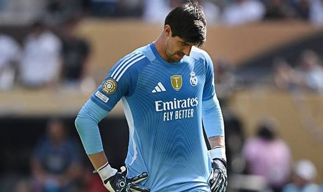 Thibaut Courtois chỉ trích đồng đội sau trận thua PSG