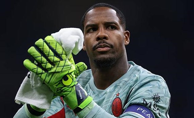 Mike Maignan từng lọt vào tầm ngắm của Chelsea.