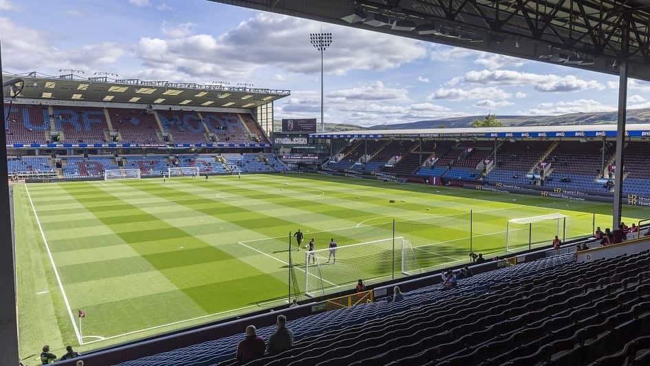 Turf Moor là sân vận động có lịch sử lâu đời của bóng đá Anh. 