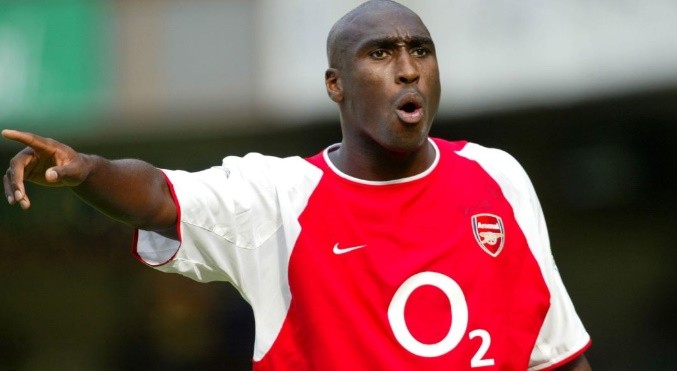 Campbell đã chuyển đến đầu quân cho Arsenal từ Tottenham. 
