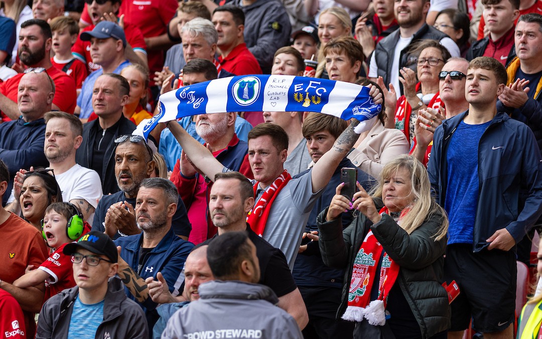 Các CĐV của Liverpool và Everton vẫn ngồi chung khán đài 