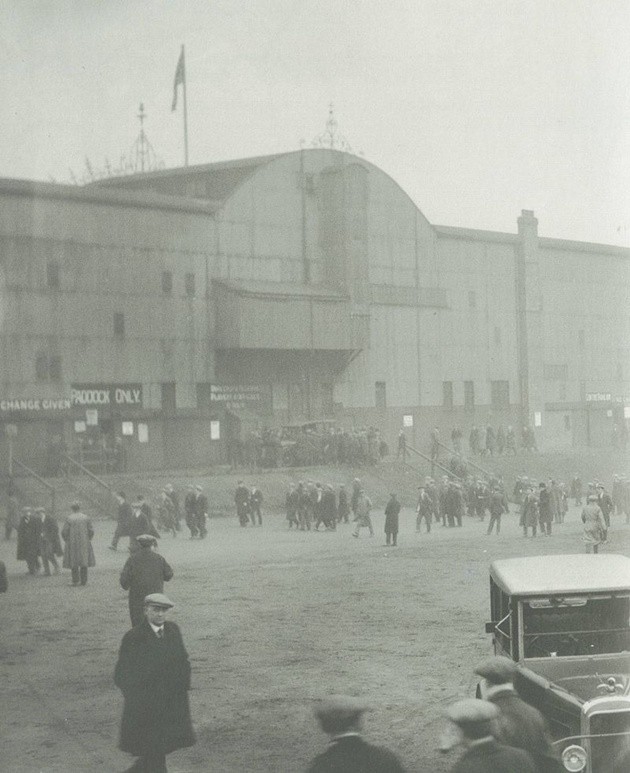 Sân St James' Park năm 1930.