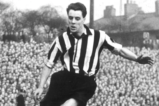 Bobby Mitchell là một trong những nhân tố nổi bật giúp Newcastle giành 3 cúp FA liên tiếp.