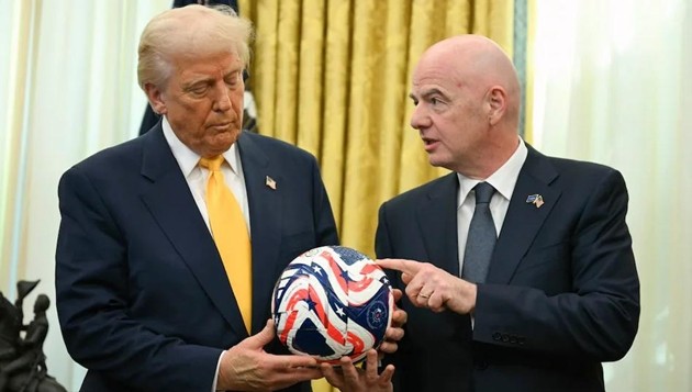Gianni Infantino hướng đến việc thể hiện quyền lực cá nhân hơn thay vì quan tâm đến các đội bóng.