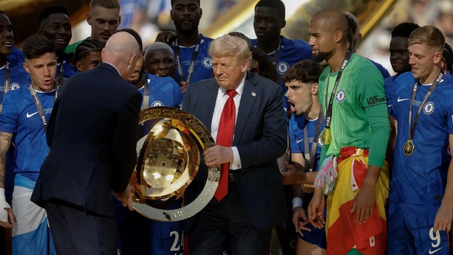 Tổng thống Trump dự khán trận chung kết FIFA Club World Cup và trao cúp cho Chelsea.