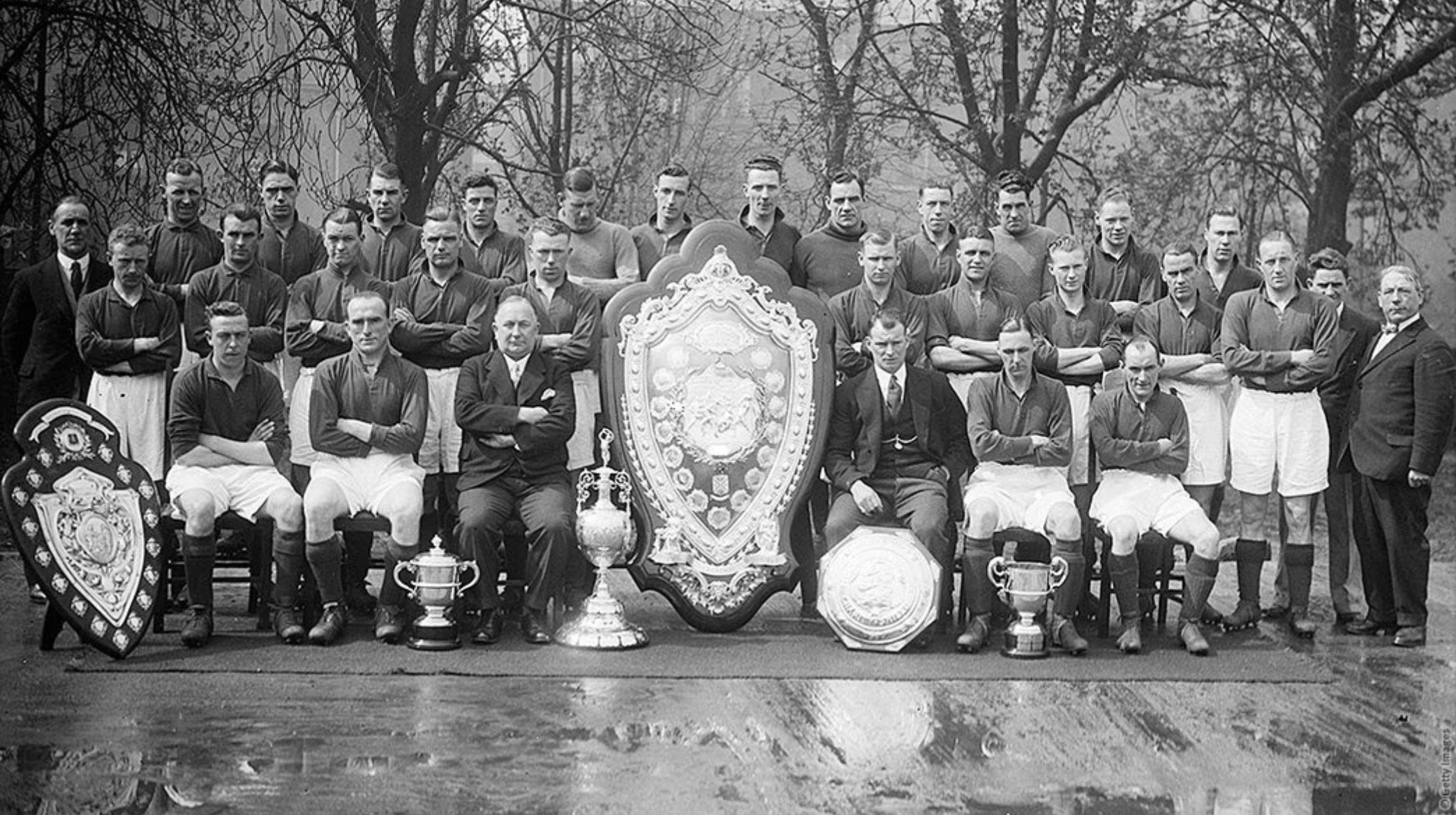 Chapman cùng Arsenal giành danh hiệu quốc nội đầu tiên trong lịch sử đội bóng