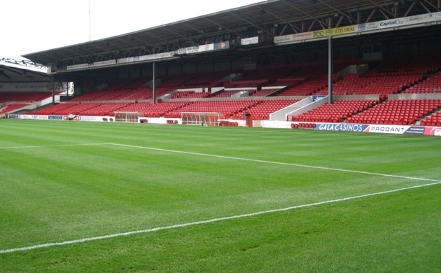 City Ground sở hữu mặt cỏ chất lượng.