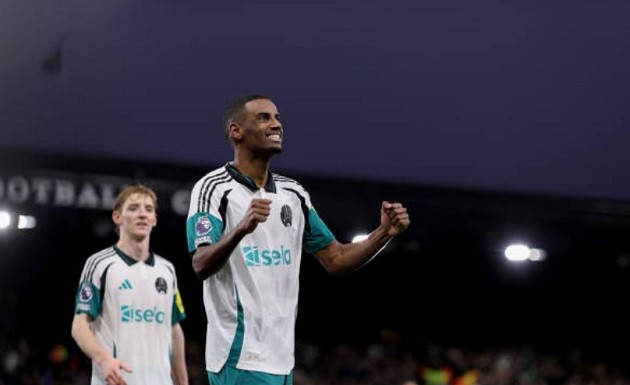 Liverpool sẵn sàng chi đậm chi Isak.