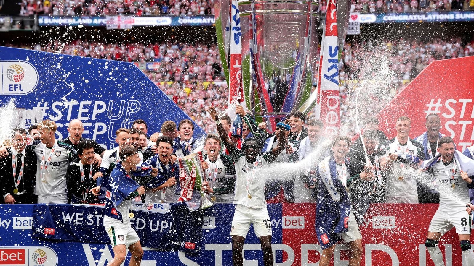 Sau 8 năm chờ đợi, Sunderland cuối cùng cũng đã giành quyền trở lại với Premier League.
