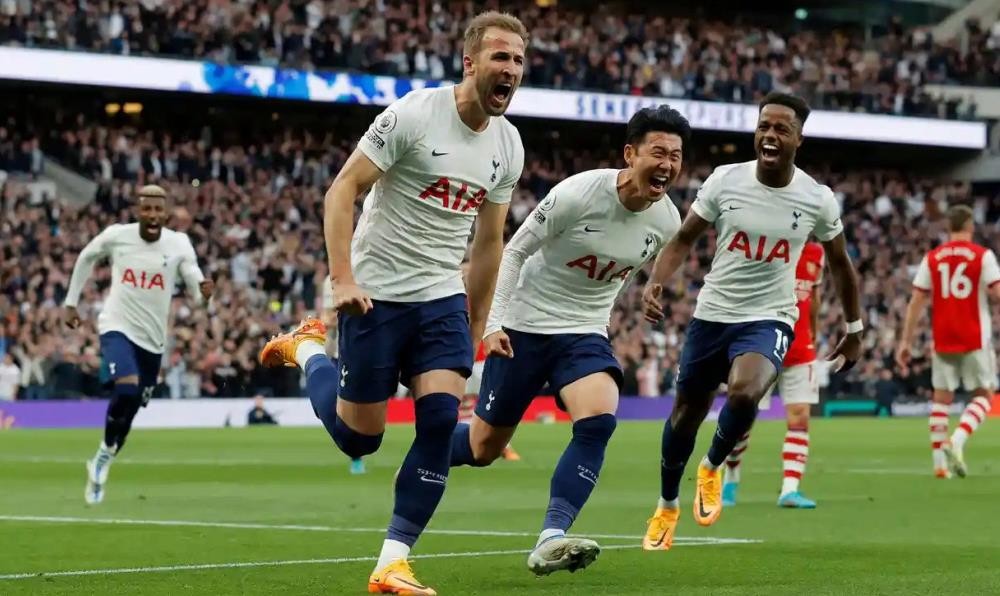 Trận đấu giữa Tottenham với Arsenal có số khán giả kỷ lục.