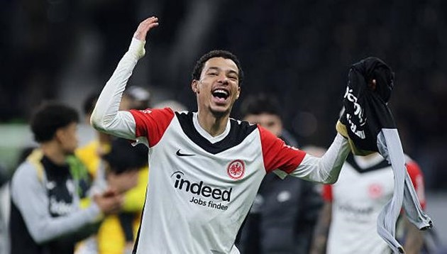 Hugo Ekitike thu hút sự quan tâm từ Premier League.