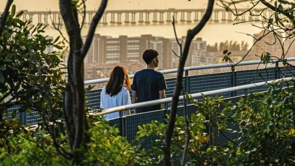 Nhiều phụ nữ thường trách móc người yêu cũ của bạn trai mình, cho rằng cô ta là nguyên nhân khiến mối quan hệ rạn nứt.