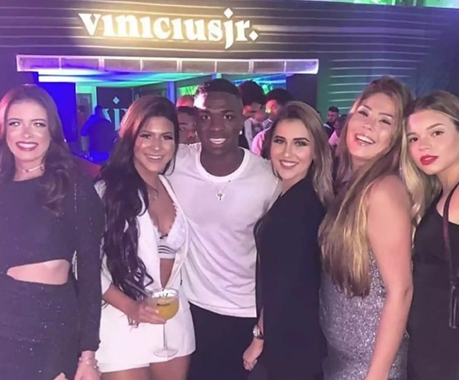 Vinicius Jr sẽ mừng sinh nhật 25 tuổi bằng bữa tiệc hoành tráng ở Rio.