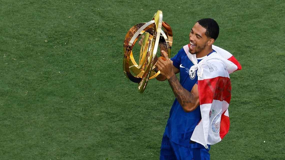 Chelsea thi đấu ở Club World Cup mà áo đấu không có nhà tài trợ chính.