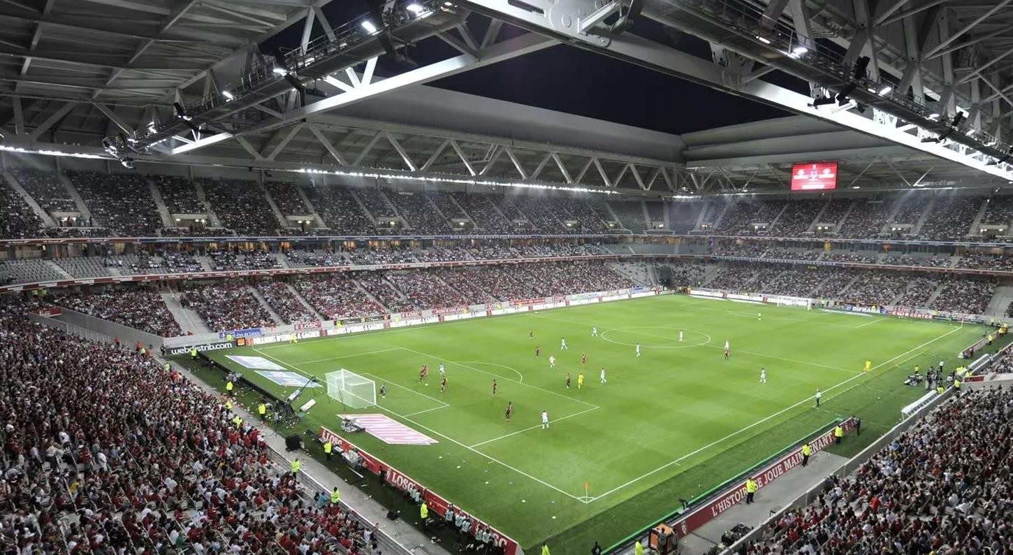 Sân Stade Pierre Mauroy tại EURO 2016.