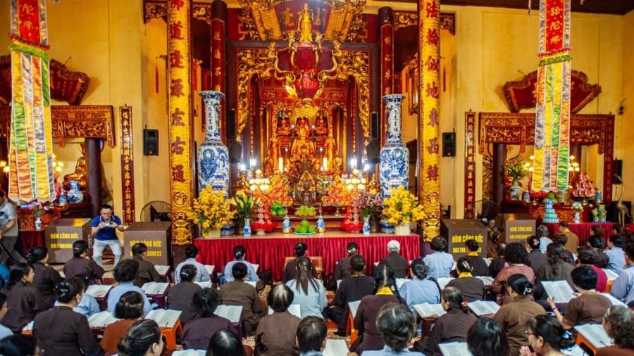 Phật Giáo hiện là tôn giáo lớn nhất tại Việt Nam, dù đây không phải tôn giáo lớn nhất trên thế giới