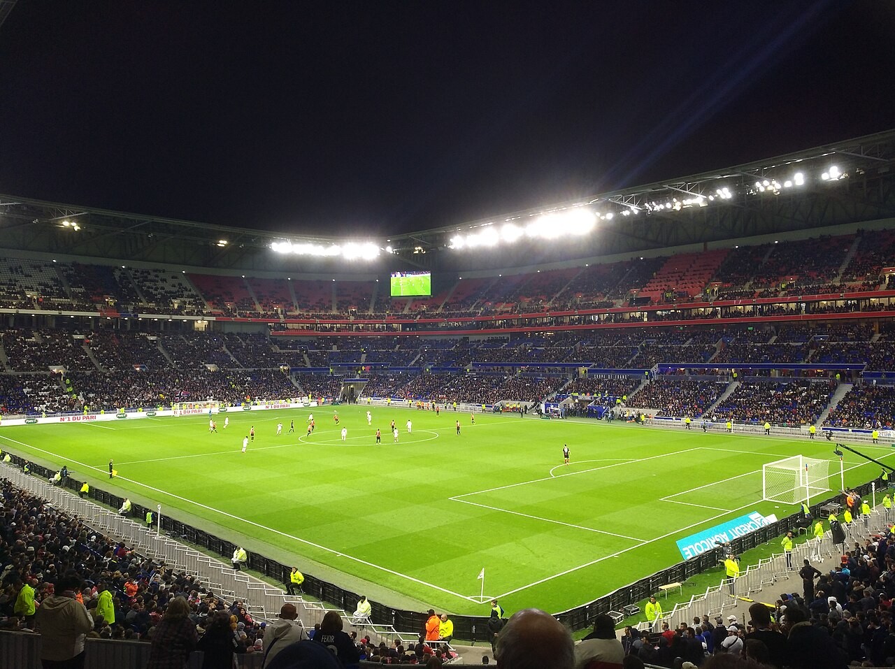 Groupama Stadium là một trong những công trình thể thao đầy kỳ vĩ của bóng đá Pháp.