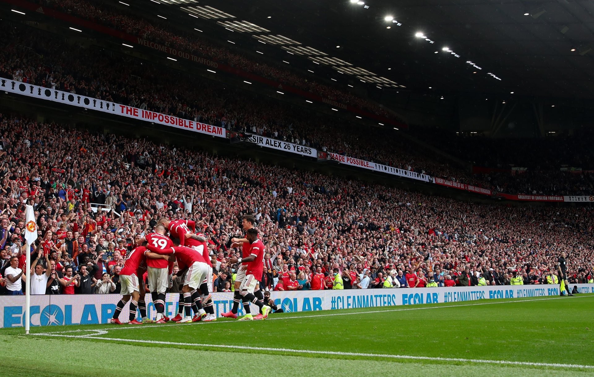 Old Trafford là mái nhà của Quỷ Đỏ thành Manchester