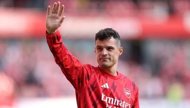 Xhaka về lại Ngoại hạng Anh.