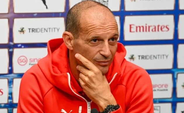 Allegri có những thử nghiệm cho Milan trên sân tập