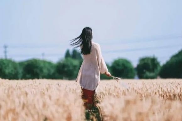 Nhiều phụ nữ sau khi kết hôn thường muốn “giữ chặt” chồng bên mình, lo lắng rằng việc giao lưu với bạn bè sẽ dẫn đến rắc rối, thậm chí còn đòi kiểm tra lịch sử trò chuyện hay nhật ký cuộc gọi.