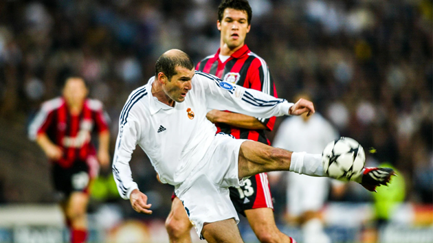 Leverkusen thua Real cay đắng trong trận chung kết Champions League 2002.