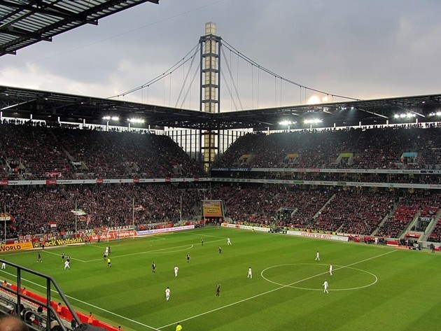 Trận đấu giữa Leverkusen và Koln vào năm 2012.