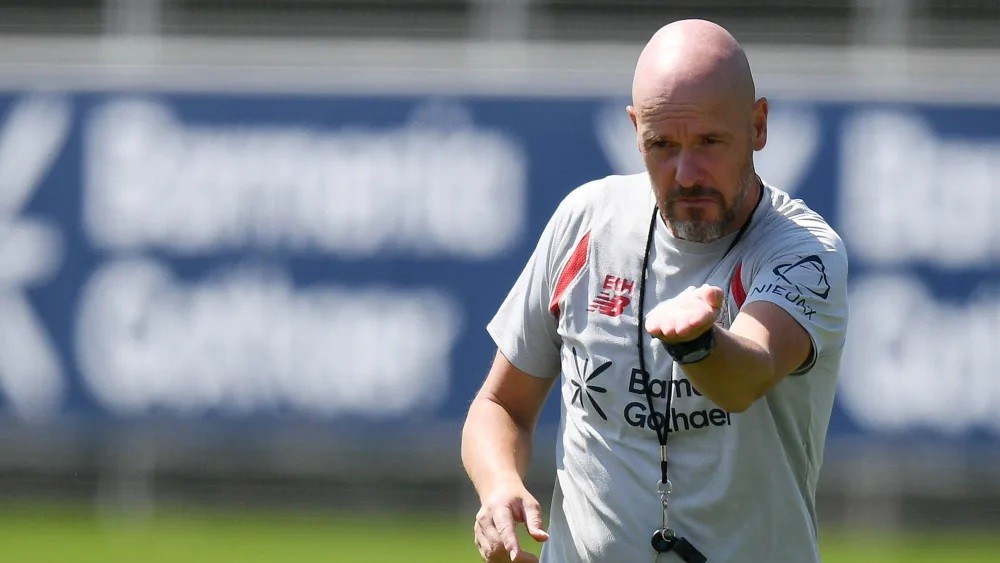 Ten Hag đang đi những bước đầu với Bayer.