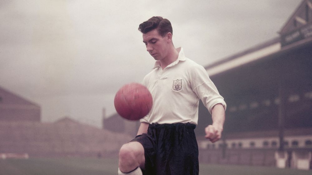 Johnny Haynes được xem là huyền thoại bất tử trong lòng người hâm mộ Fulham.
