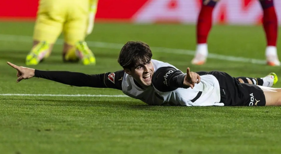 Javi Guerra là tài năng trẻ có mức giá phải chăng với Manchester United.