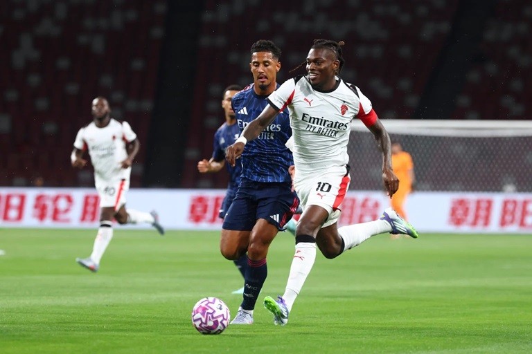 Rafael Leao đã có màn trình diễn năng nổ trước Arsenal.