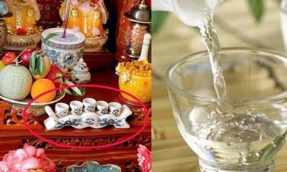 Trong nghi lễ thờ cúng của người Việt, nước dâng lên bàn thờ không chỉ là vật phẩm mang tính tượng trưng cho sự thanh sạch, mà còn thể hiện lòng thành tâm của gia chủ đối với tổ tiên và thần linh. 