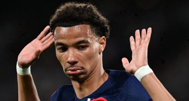 Ekitike trong màu áo PSG.