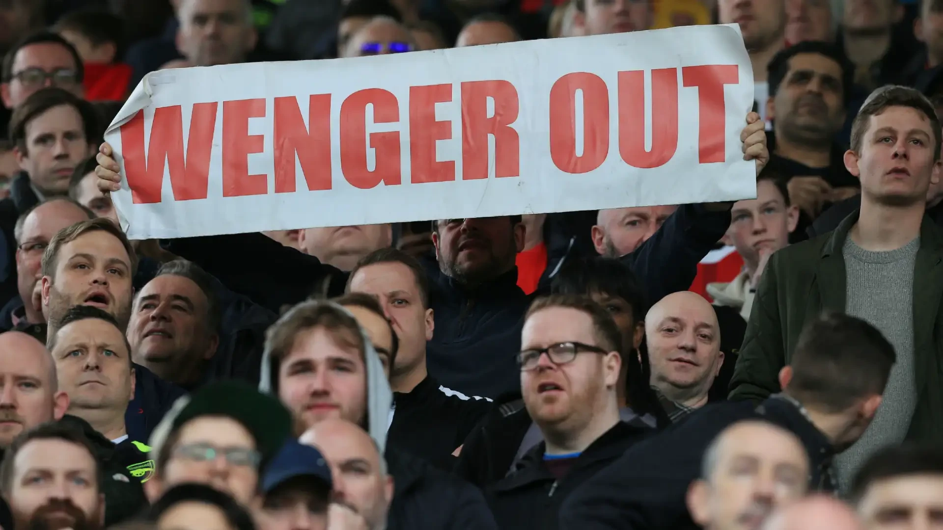 Các CĐV Arsenal đòi sa thải Wenger