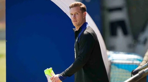 Ter Stegen xác nhận lên bàn mổ