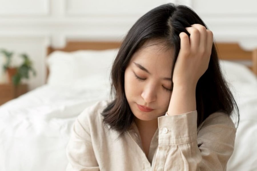 Trong nahf có người ốm vặt, trẻ con khóc đêm... là những dấu hiệu cho thấy trong nhà có trường khí bất ổn. (Ảnh minh họa)