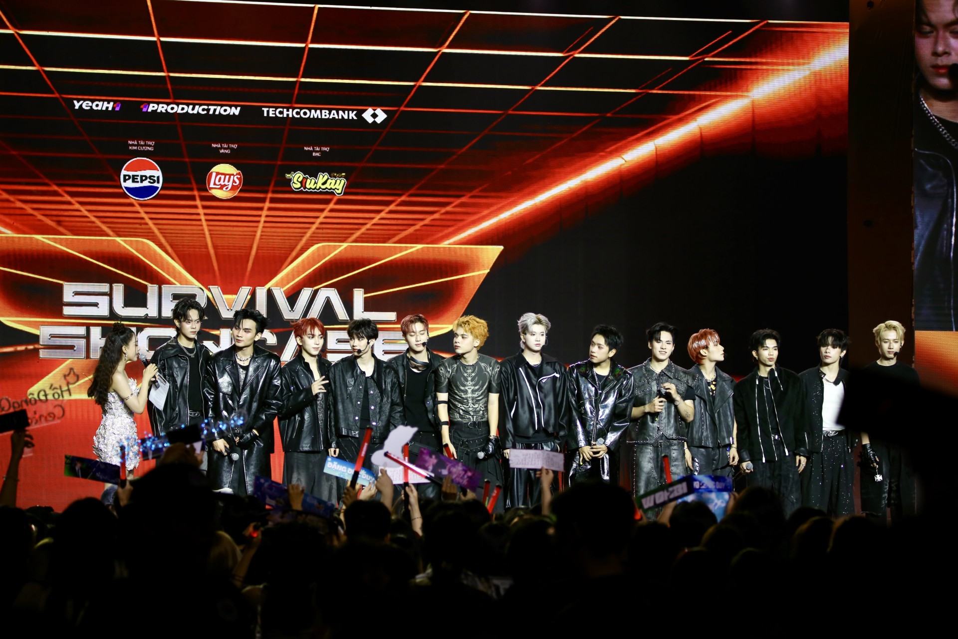13 tân binh hội tụ trong showcase.