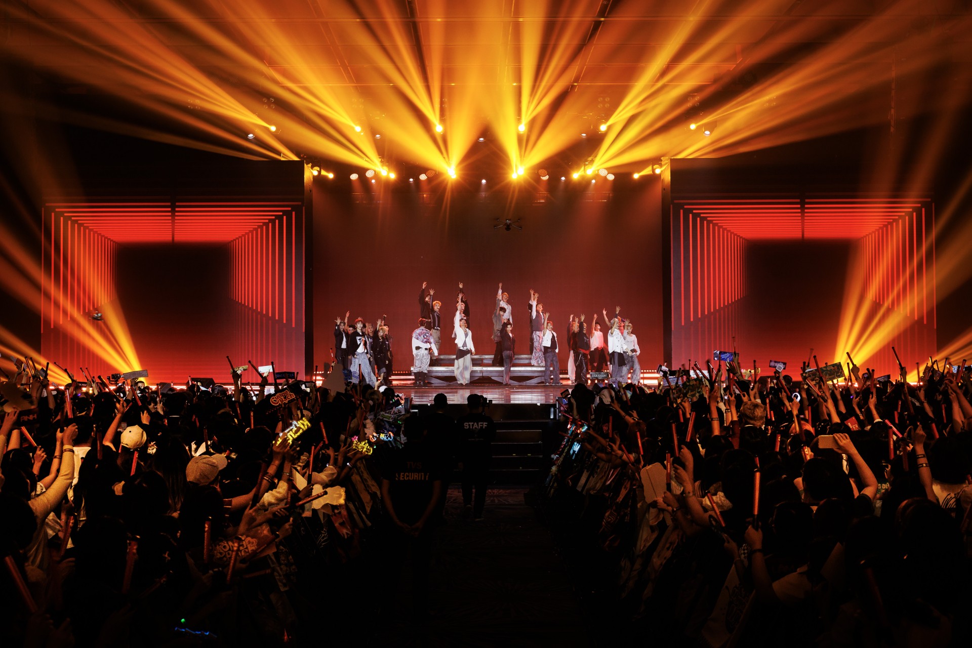 Tiết mục nhóm We lit the show 