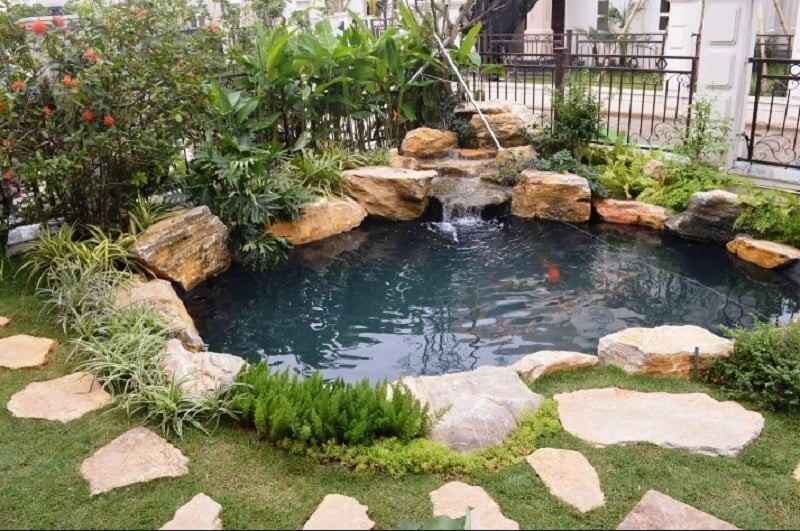 Tạo tiểu cảnh nước trong sân nhà. (Ảnh minh họa)