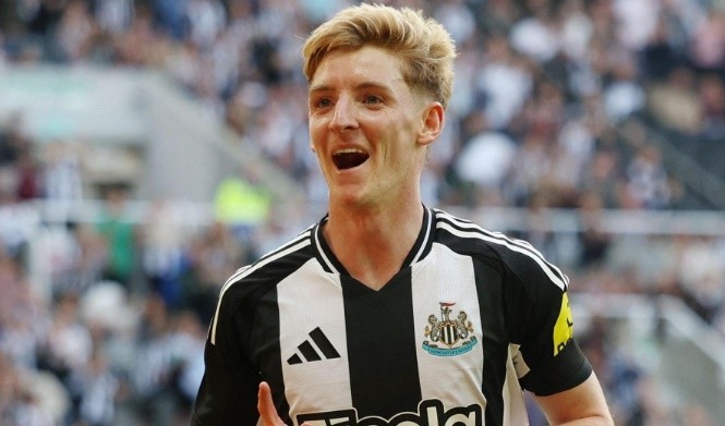Gordon đang nằm trong tầm ngắm của Liverpool. 