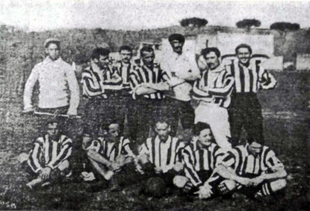 Napoli với tên gọi Naples FC vào năm 1906.