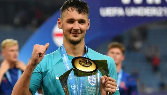James Trafford chuẩn bị cập bến Man City.