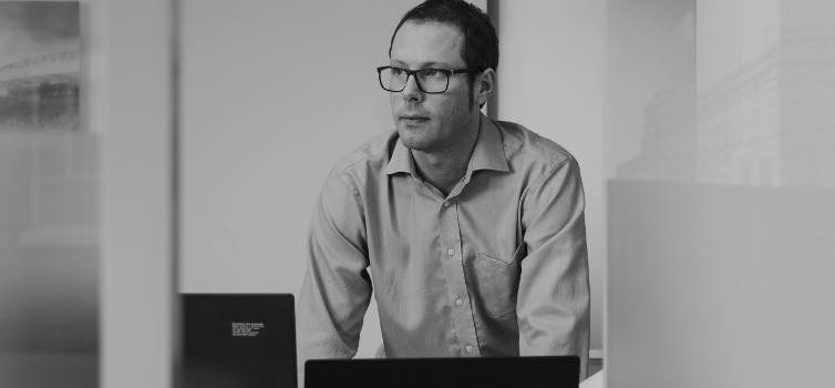 Ian Grahams đối mặt với khó khăn khi áp dụng dữ liệu vào bóng đá