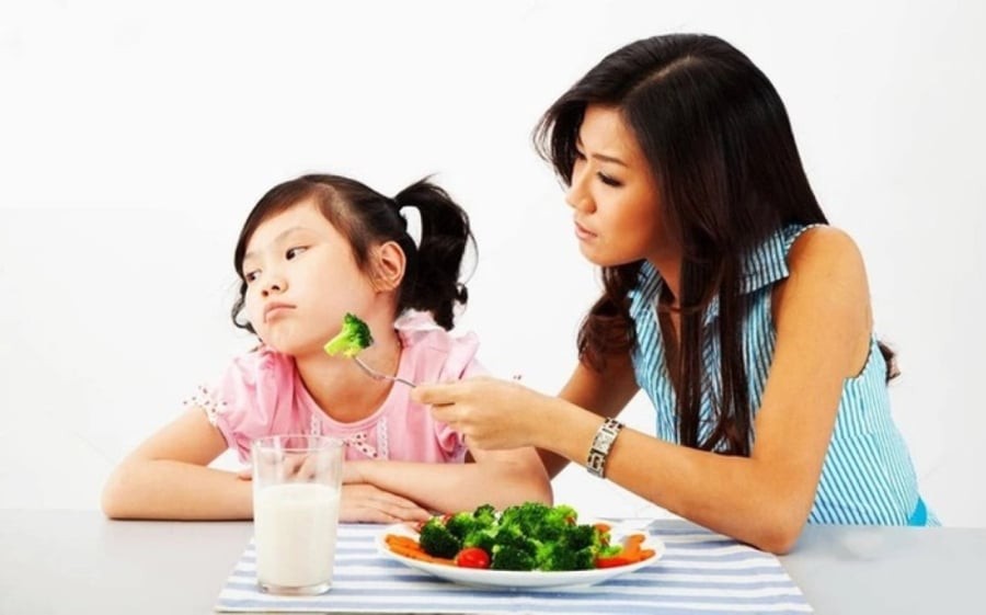 Cha mẹ chiều chuộng con cái quá mức. (Ảnh minh họa)